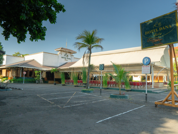 Area Parkir yang Luas